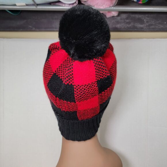 Britt's Knits Buffalo Plaid Faux Fur Pom Hat Red & Black - OSFM NWT - Picture 5 of 8